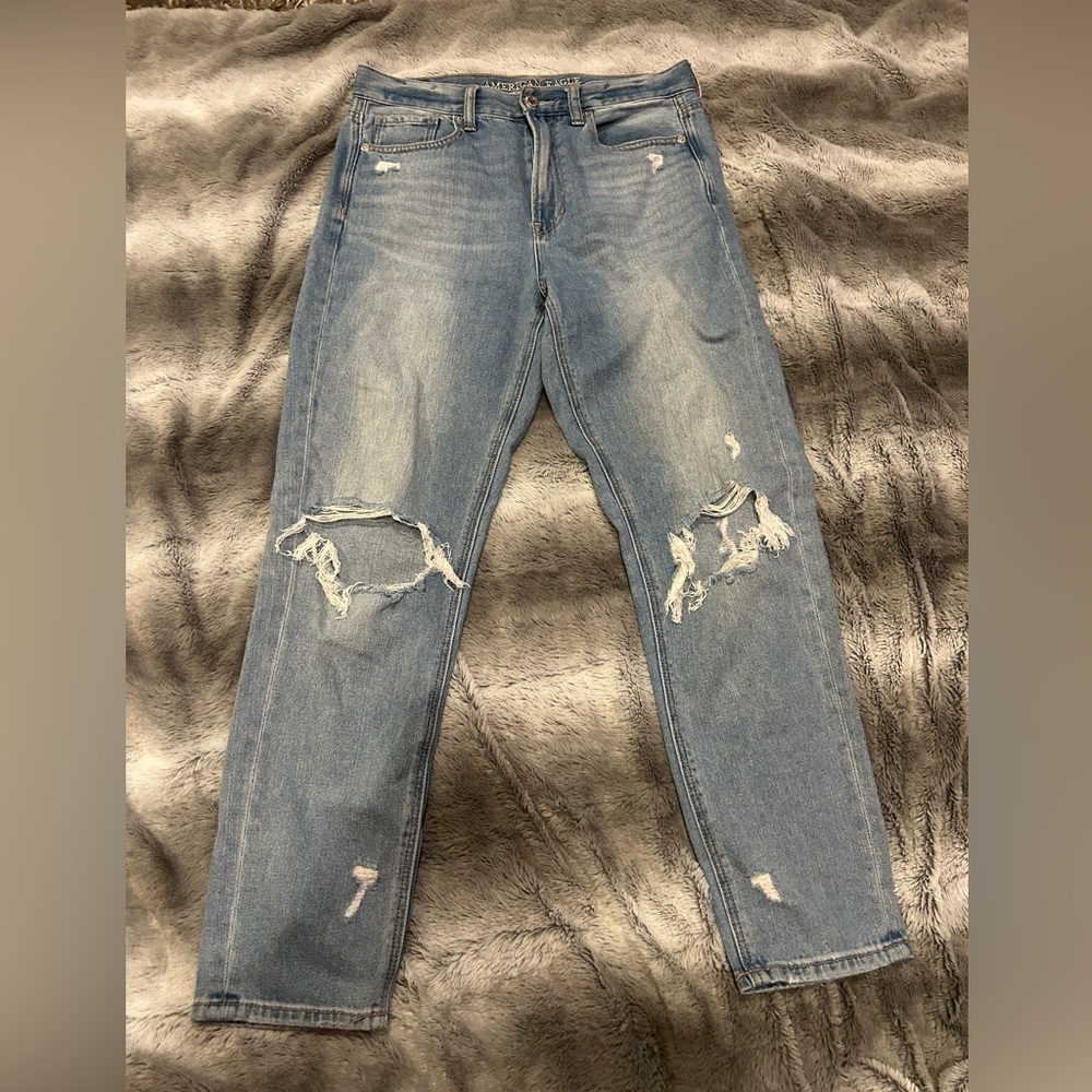 American Eagle Distressed Mom Jeans- size 6